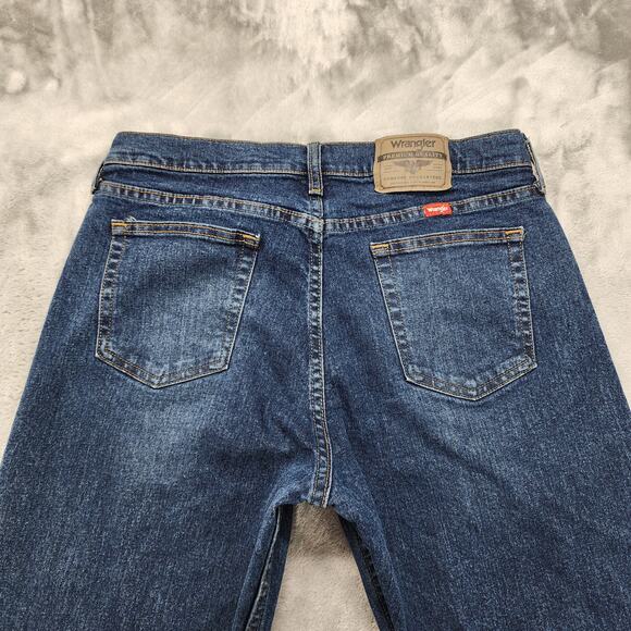 Wrangler Jeans Mens 32X32 Blue Dark Wash Relaxed Fit Straight Leg Stretch Denim - Picture 4 of 12